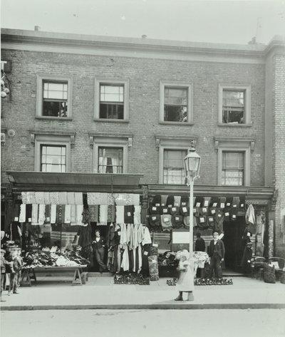 Gainsborough Road 7-8: Vorderansichten, London, 1899 von English Photographer