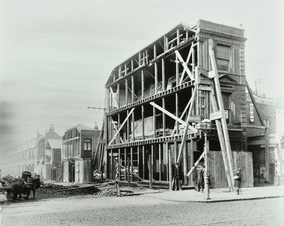 85 Stoke Newington Road: Ecke Stoke Newington Road und Prince George Road, 1897 von English Photographer