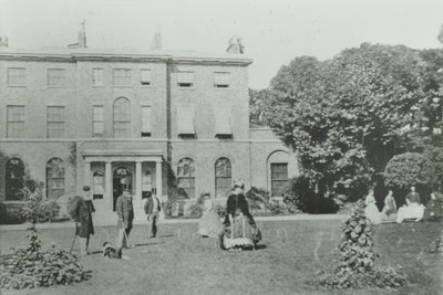 Broomwood House, Broomwood Road: Rückansicht, London, 1890 von English Photographer