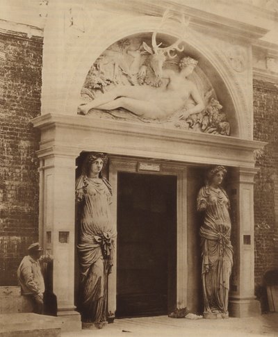 Zentrale Tür des Renaissance-Hofes von English Photographer