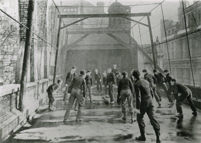 Städtischer Fußballplatz im Jahr 1902 von English Photographer