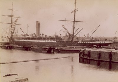 Dock am Fluss Themse, London von English Photographer