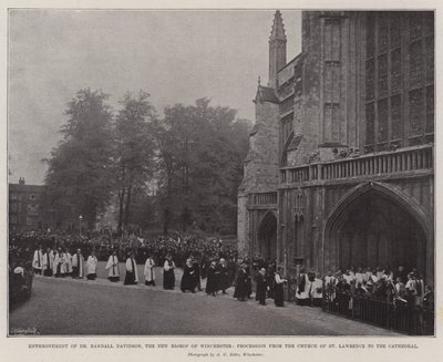 Inthronisation von Dr. Randall Davidson, dem neuen Bischof von Winchester, Prozession von der Kirche St. Lawrence zur Kathedrale von English Photographer