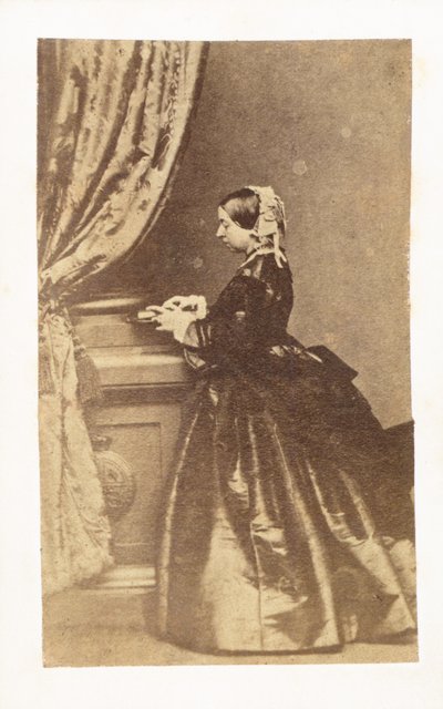 Ganzkörperporträt von Königin Victoria von English Photographer