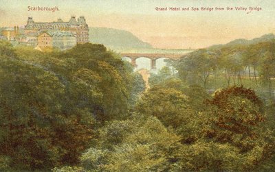 Grand Hotel und Brücke, Scarborough von English Photographer