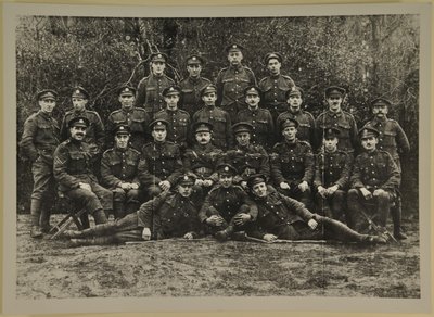 Gruppenporträt, möglicherweise die Leicester Royal Horse Artillery, 1914-15 von English Photographer