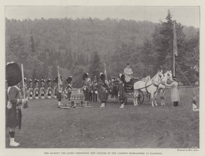 Ihre Majestät die Königin überreicht neue Farben an die Cameron Highlanders in Balmoral von English Photographer
