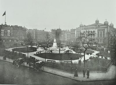Leicester Square, Westminster LB: Blick nach Nordosten, 1896 von English Photographer