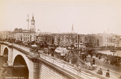 London Bridge, spätes 19. Jahrhundert von English Photographer