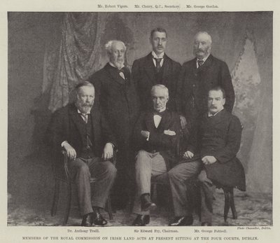 Mitglieder der königlichen Kommission zu den irischen Landgesetzen, die derzeit im Four Courts, Dublin, tagen von English Photographer