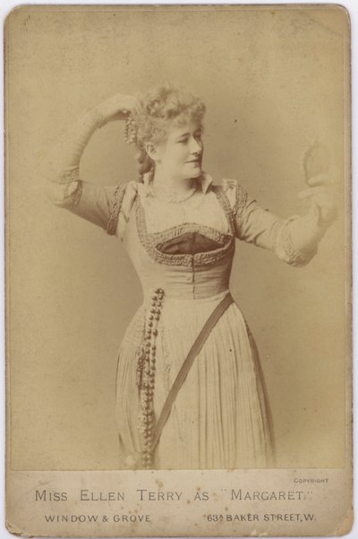 Miss Ellen Terry als Margaret von English Photographer