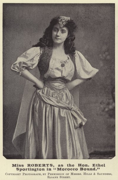 Miss Roberts als die ehrenwerte Ethel Sportington in Morocco Bound von English Photographer