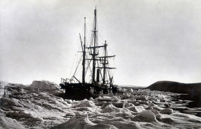 Nordpol: „Alert“ eingeklemmt in der Nähe von Kap Beechey, Robeson-Kanal - in „Narrative of a voyage to the Polar See during 1875-76“, G.S. Nares, ed. London von English Photographer