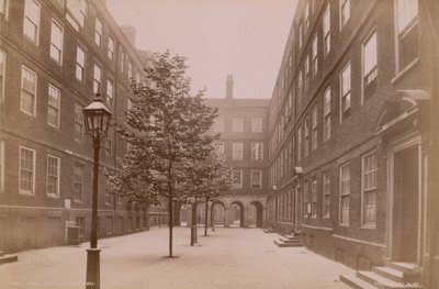 Postkarte mit dem Pump Court im Middle Temple von English Photographer