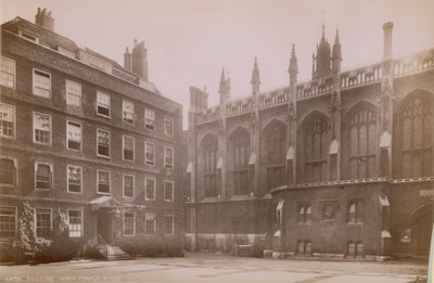 Postkarte mit dem Lamb Building im Inner Temple von English Photographer