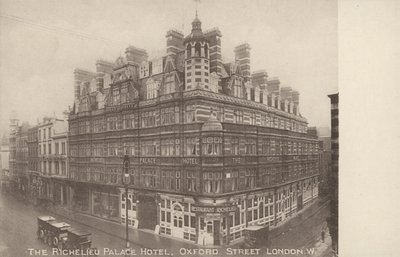 Richelieu Palace Hotel, Oxford Street, London W (s/w Foto) von English Photographer