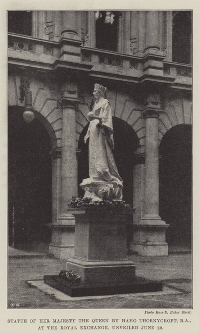 Statue Ihrer Majestät der Königin von Hamo Thornycroft, RA, an der Royal Exchange, enthüllt am 20. Juni von English Photographer