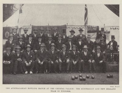 Das australische Bowling-Match im Crystal Palace, das australische und neuseeländische Team in Uniform von English Photographer