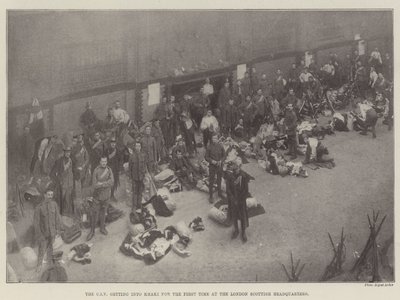 Die CIV ziehen zum ersten Mal Khaki an im Hauptquartier der London Scottish von English Photographer