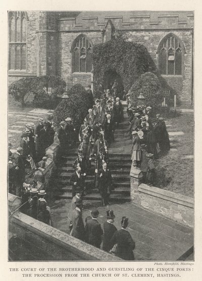 Der Hof der Bruderschaft und Guestling der Cinque Ports, die Prozession von der Kirche St. Clement, Hastings von English Photographer
