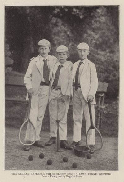 Die drei ältesten Söhne des deutschen Kaisers in Tenniskleidung von English Photographer