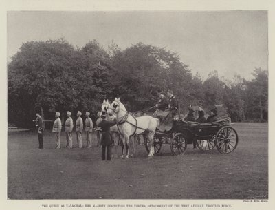 Die Königin in Balmoral, Ihre Majestät inspiziert die Yoruba-Abteilung der Westafrikanischen Grenztruppe von English Photographer