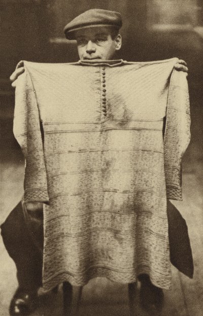 Das blutgetränkte Hemd, das König Karl I. bei seiner Hinrichtung trug, im London Museum in Lancaster House ausgestellt von English Photographer