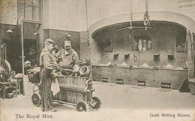 Das Goldschmelzhaus der Königlichen Münze, London von English Photographer
