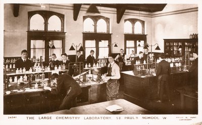 Das große Chemielabor der St. Paul
