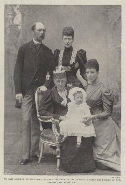Die verstorbene Königin von Dänemark, vier Generationen, der König, die Prinzessin von Wales, die Herzogin von Fife und Lady Alexandra Duff von English Photographer