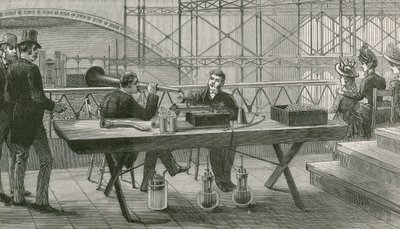 Edisons perfektionierter Phonograph im Einsatz in der Pressetribüne während des Händel-Festivals im Crystal Palace von English School