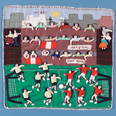 Stoffcollage eines Fußballspiels in Peru von English School