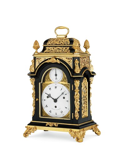 George III Ormolu-montierte ebonisierte Schlag- und Musik-Tischuhr von kleiner Größe, ca. 1765 von English School