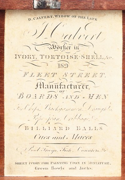 Etikett auf der Schachtel eines englischen "Calvert"-Musters gedrehten Elfenbein-Schachsets, um 1826-50 (Druck) von English School