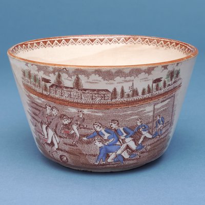 Zuckerschale mit Transferdruck-Design eines frühen Fußballspiels (Keramik) von English School