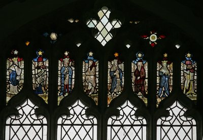 Fenster N6 mit Maßwerklichtern und einer Reihe von Königen und Propheten von English School