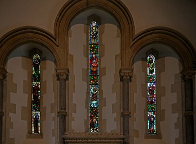 Das Ostfenster mit Lanzetten von Fred Weekes und Gualbert Saunders von English School