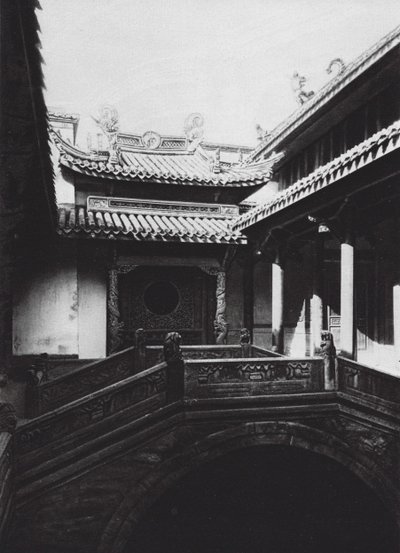 Ningpo, Fukien hui kuan, Chekiang, Vorhof im Fukien Club von Ernst Boerschmann