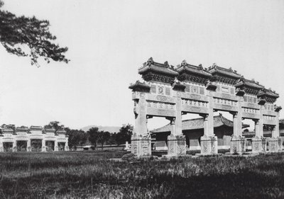Siling, Chihli, Die westlichen kaiserlichen Gräber der Mandschu-Dynastie, Haupteingang von Ernst Boerschmann