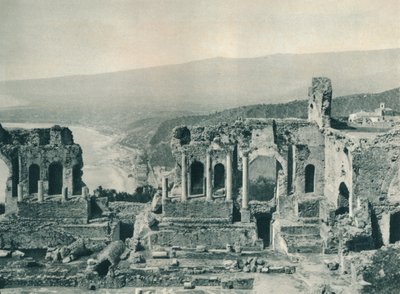 Bühne und Umkleideraum des griechischen Theaters, Taormina, Sizilien, Italien, 1927 von Eugen Poppel
