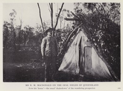 Herr R. M. Macdonald auf den Opalfeldern von Queensland von European Photographer