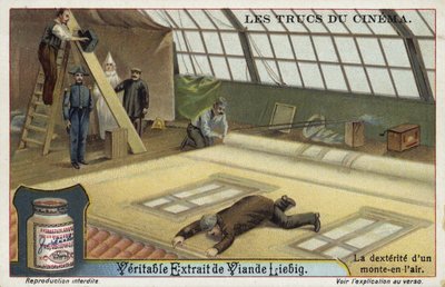 Filmen eines Mannes, der eine Wand erklimmt von European School