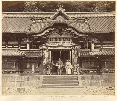 Geschnitztes und bemaltes Tor in Nikko von Felice Beato