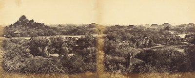 Ansicht des Kaiserlichen Winterpalastes, Peking, mit dem künstlichen Hügel, 29. Oktober 1860, 1860 von Felice Beato