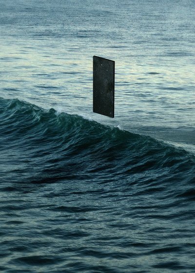 Surrealer Monolith-Ozeanwelle von Fran Rodríguez