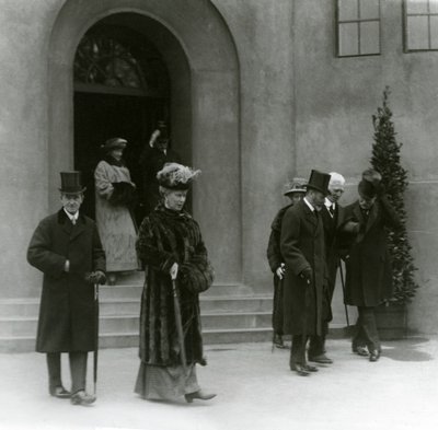König George V. und Königin Mary im Aquarium des Londoner Zoos, 1924 von Frederick William Bond