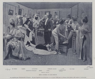 Schauspielerinnen amüsieren sich in den Umkleideräumen des Theatre des Varietes, Paris von French Photographer