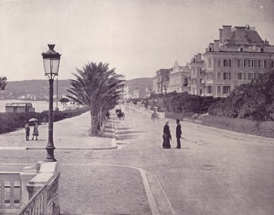 Zentraler Abschnitt der breiten Promenade von French Photographer