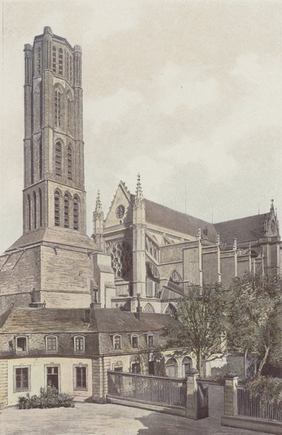 Limoges, Kathedrale St-Etienne, Glockenturm und Südfassade (Ansicht vom Innenhof des Bischofssitzes) von French Photographer