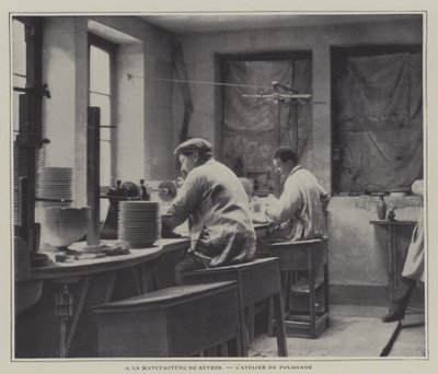 Polierwerkstatt in der Porzellanmanufaktur Sevres, Frankreich von French Photographer